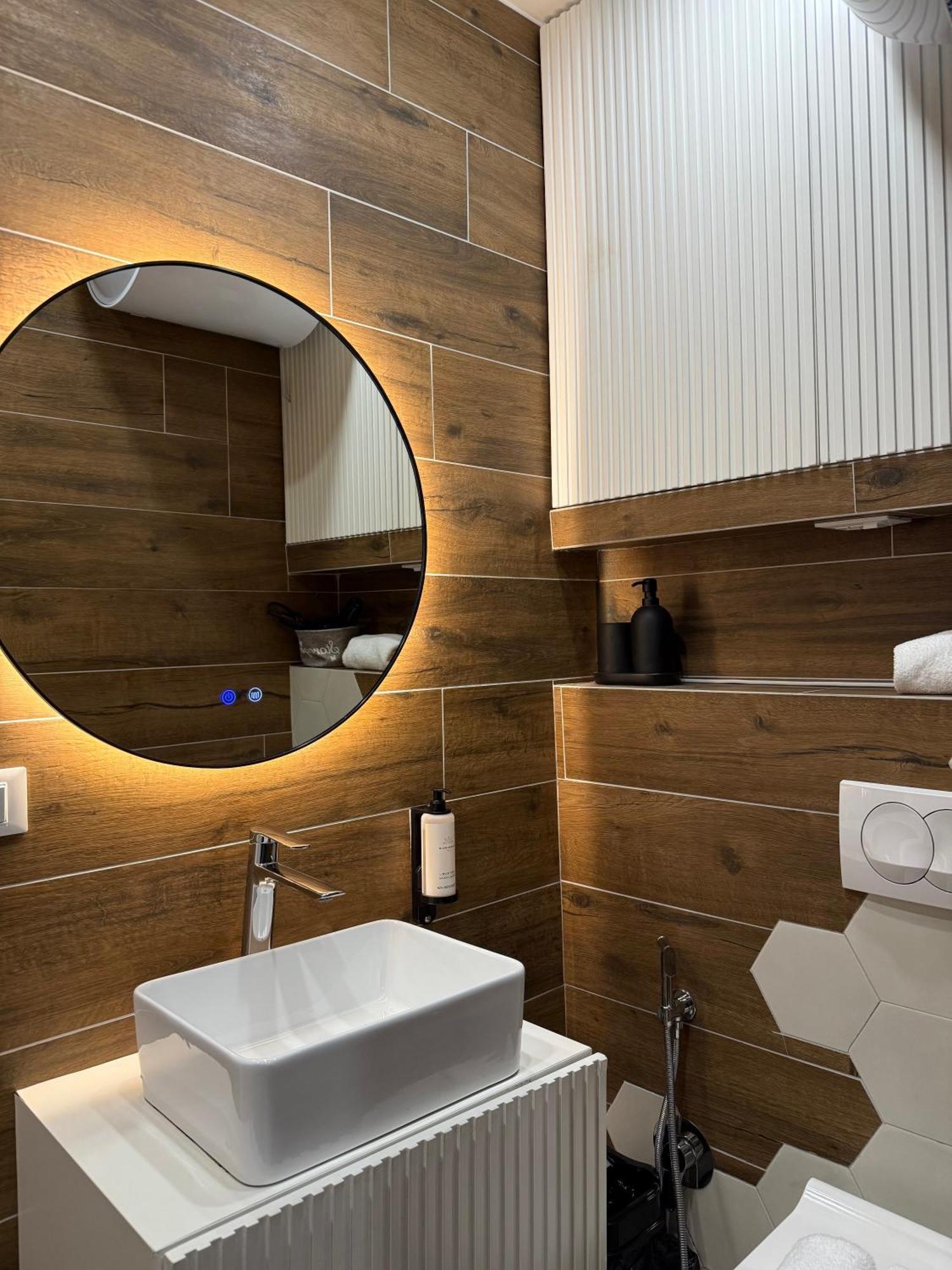 4Seasonsgea , Studio Apartment In Heart Of Тирана Екстер'єр фото